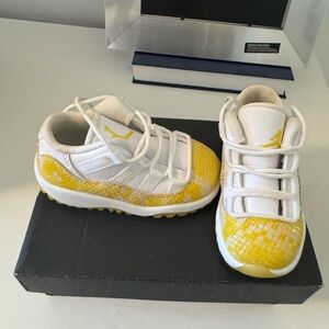 TODDLERS LIMITED EDITION, JORDANS 6C SNAKE PATTERN, YELLOW, AND WHITE